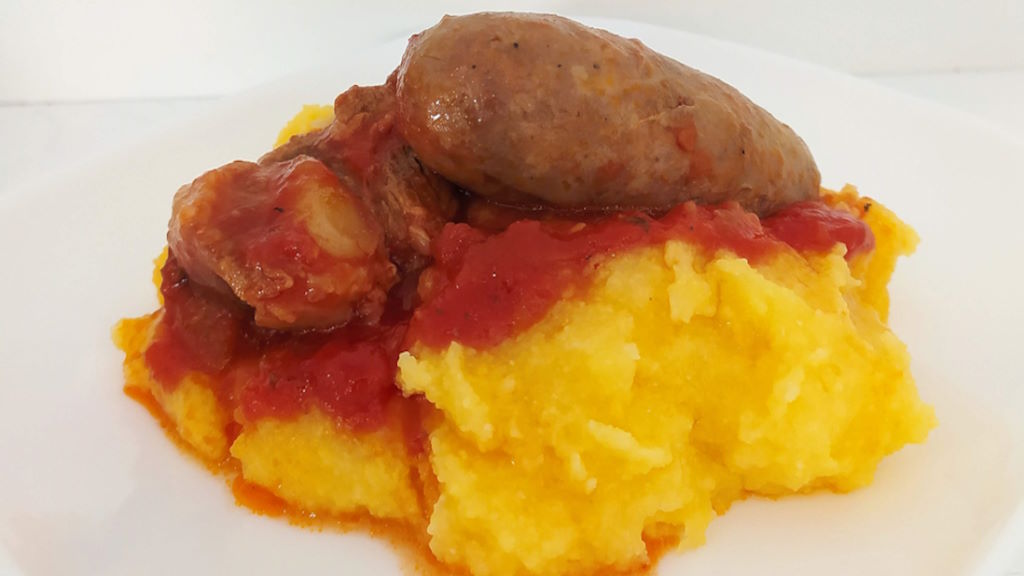 POLENTA CON SALSICCIA E COSTOLETTE DI MAIALE&nbsp;|&nbsp;PLU-0585.jpg